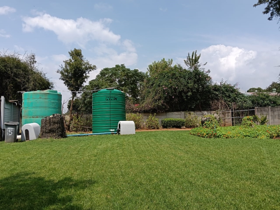 5 Bedroom Property for Sale in Loumar Western Cape